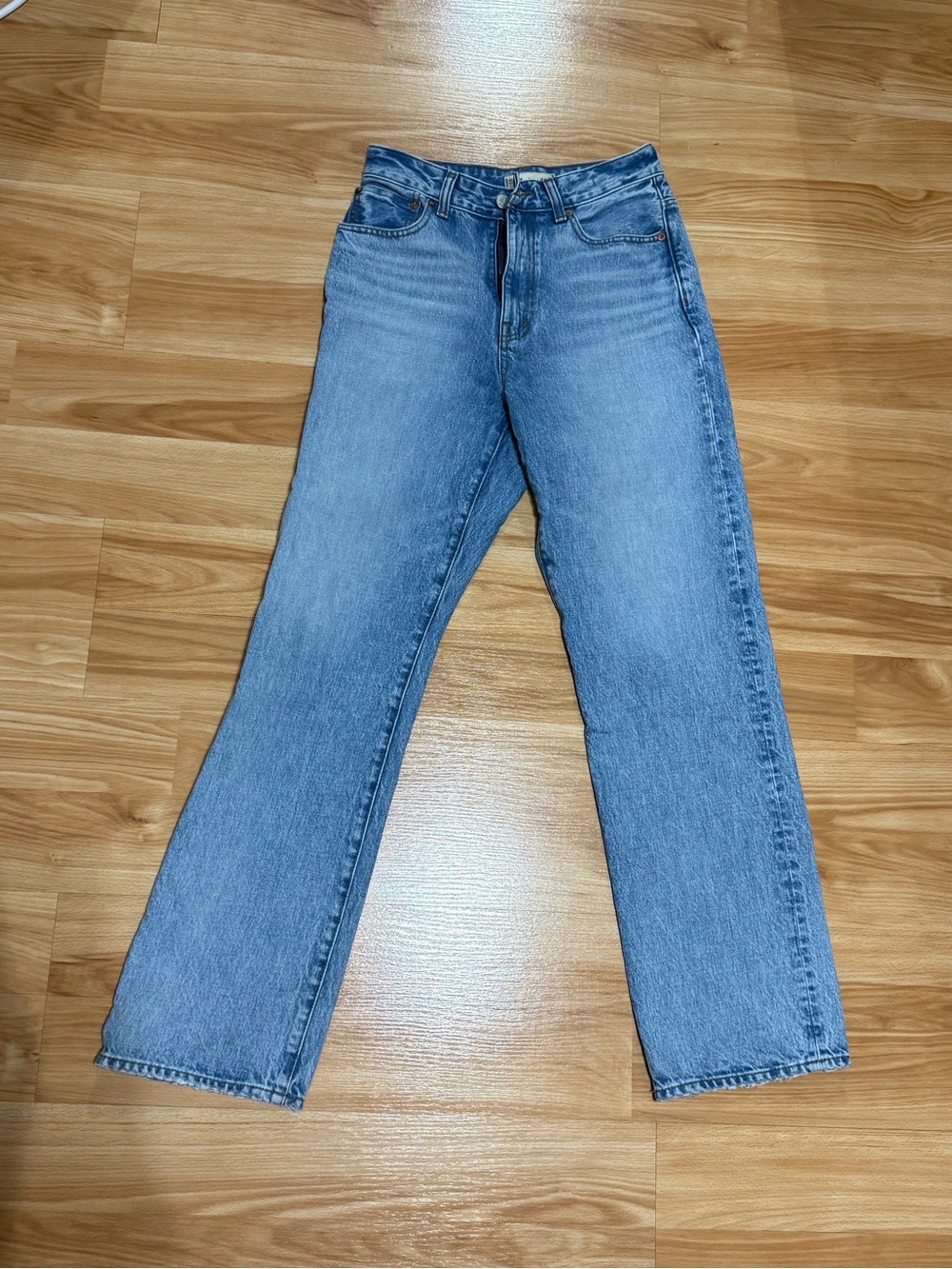 Madewell Curvy ‘90’s Straight Leg Jeans in Light Blue Denim
